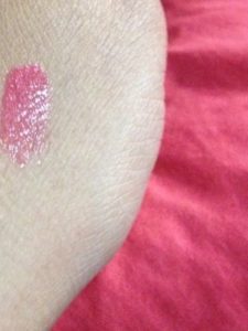 Lakme Absolute Plump and Shine Lip Gloss Candy Shine Review 2