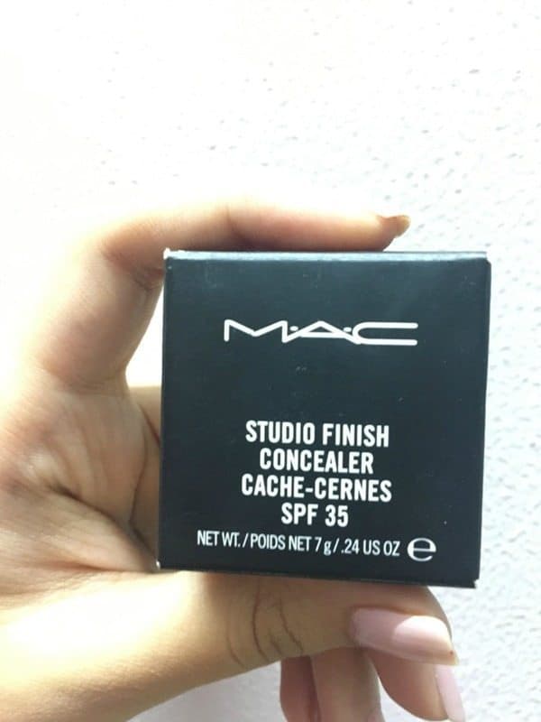 MAC Studio Finish Concealer SPF 35 4