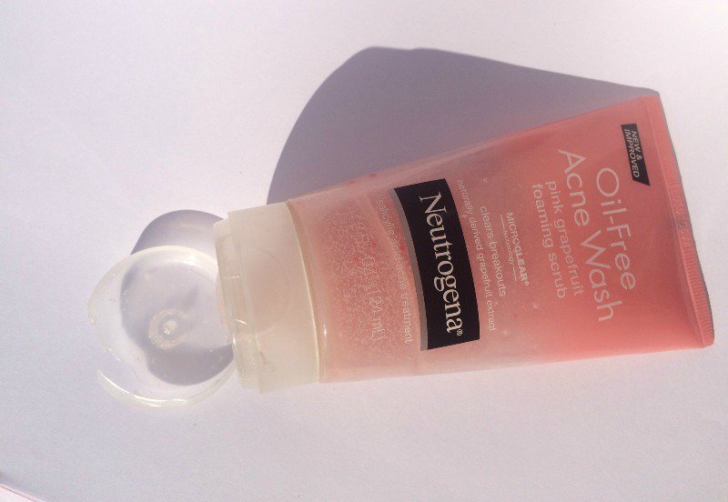 Neutrogena Oil-Free Acne Wash Pink Grapefruit Foaming Scrub 1